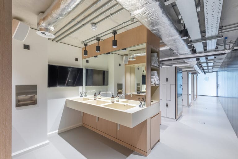 End-of-trip facilities at 127 Kensington Building, London