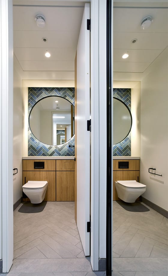 independent cistern and wall mounted WC pan tested as a WC suit