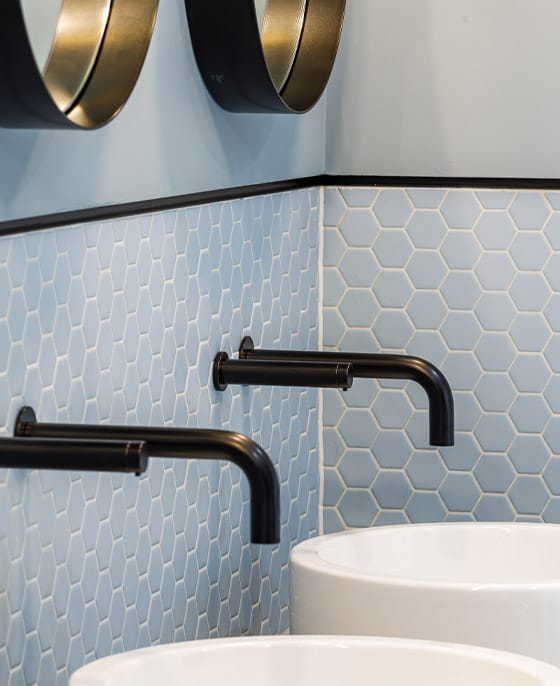 Smart soap dispenser equipped with a 1500mm flexible conduit