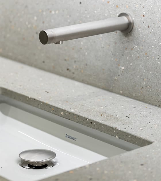 Washroom sensor tap and waste trap equipped with time water flushing