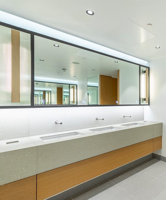 Set-down areas placed on both sides of vanity unit
