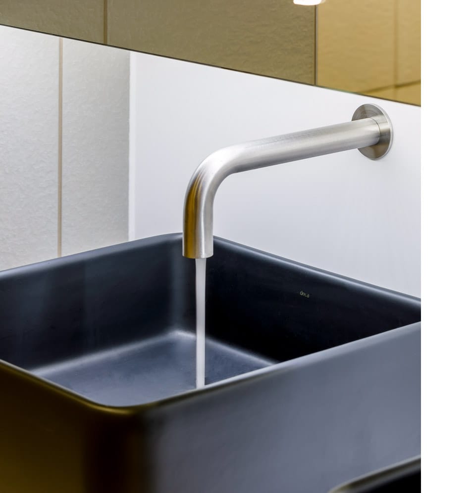 SMART tap running water with adjustable flow rate